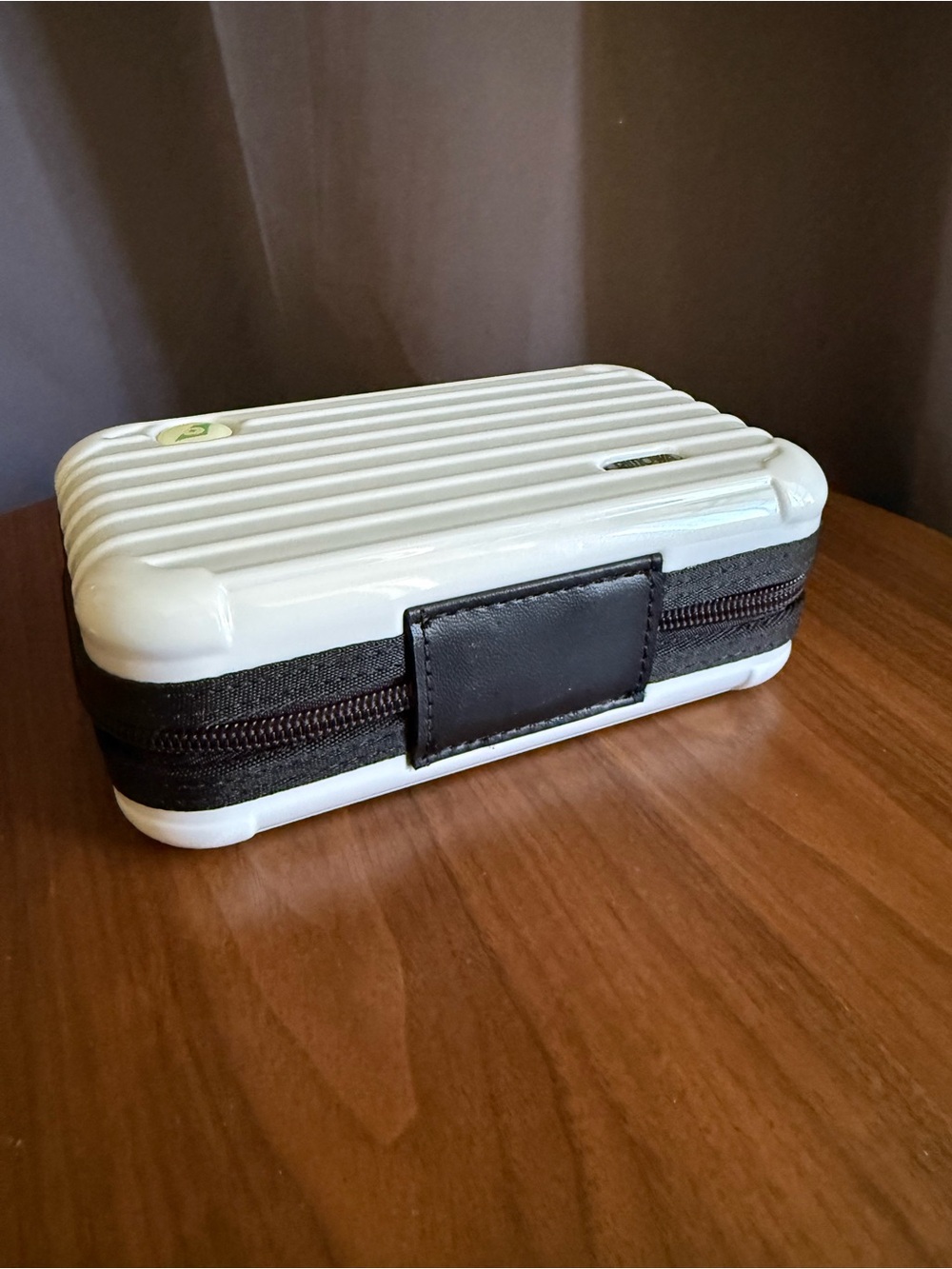RIMOWA White Hard-Shell Accessory Case with Zip - Picture 3 of 4